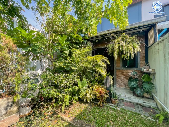 *****ทาวน์เฮ้าส์มือสองย่านกรุงเทพฯ ม.พรีเมี่ยม ไทม์โฮม วงแหวน-อ่อนนุช เนื้อที่กว้างขวางถึงเกือบ 28 ตร.ว. ฟังก์ชัน 3 ห้องนอน 2 ห้องน้ำ 2 ที่จอดรถ แถมฟรี! 4 เครื่องปรับอากาศ 1 เครื่องทำน้ำอุ่น บนทำเลดี ติดถ.กาญจนาภิเษก ใกล้สนามบินสุวรรณภูมิ และทางด่วน "บางนา"